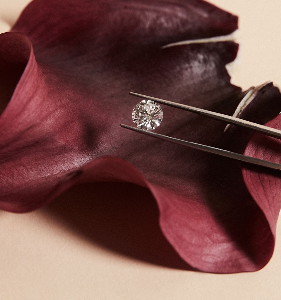 Exquisite 3.20 carat round brilliant GIA certified diamond